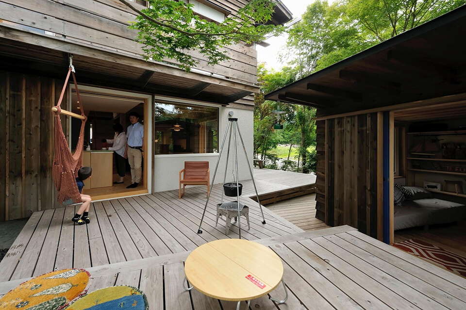 私たちは自然を愛し、自然の力に感謝し、自然を取り入れた居心地のいい空間を造る