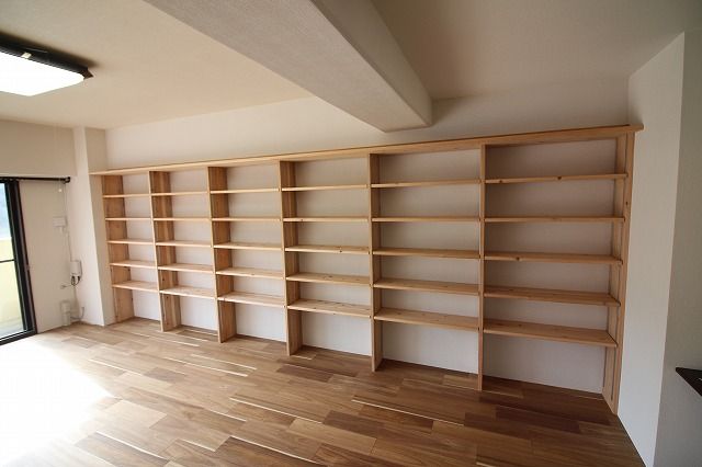 可動棚を取り付けました。