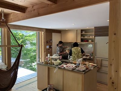 モデルハウスで調理。