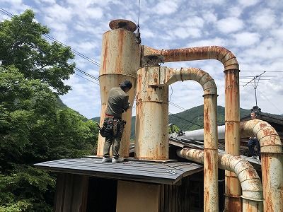 カイアールさんの集塵小屋の屋根葺き替え